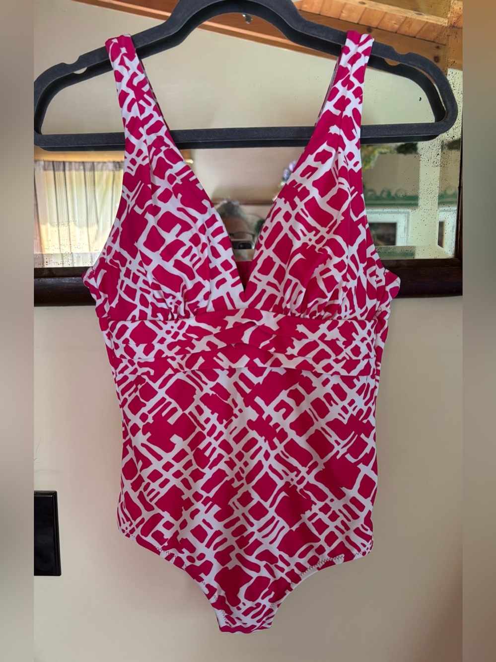 Seekers Essentials Australia One-Piece Swimsuit Sz US 6 Pink & White Plunge Neck